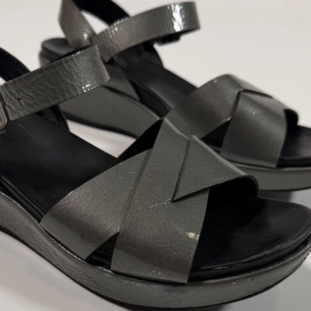 Kork-Ease Metallic Pewter Grey Platform Wedge Sandals Minimalist Womens Size 9